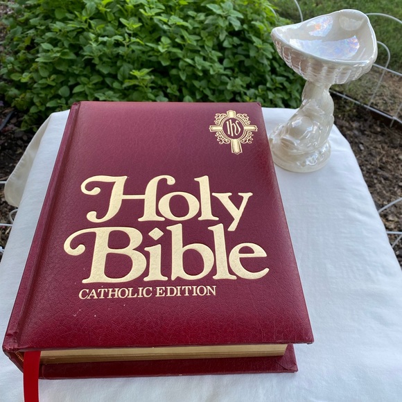 HOLY BIBLE Catholic Edition Family
 NAB by World Bible - Picture 3 of 13